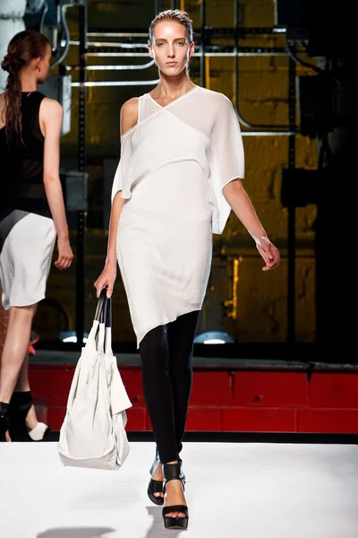 Look 9
